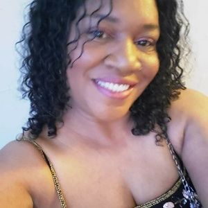 Meet your Posher, Leslie